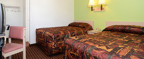 Super 7 Motel Коралвил Екстериор снимка